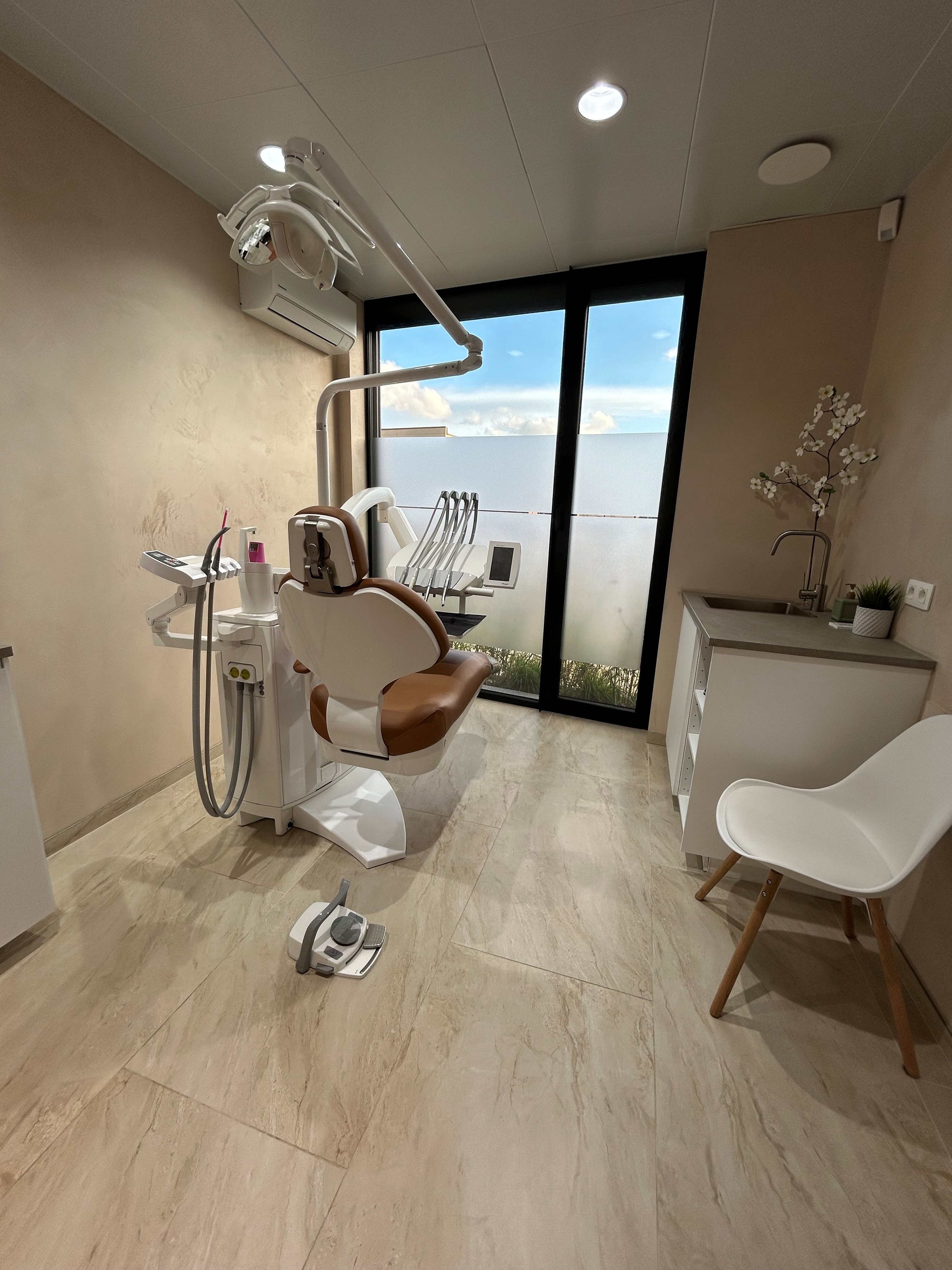 Chirurgien-Dentiste (H/F) – Cabinet Dentaire De Baere – Ellezelles (Belgique)